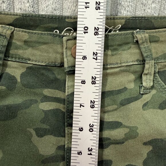 Universal Thread Shorts Womens 6 / 28 Green Camo 'High Rise Midi' Stretch 30x4 - Picture 7 of 8